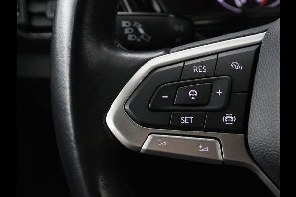 Volkswagen T-Cross 1.0 TSI Life | Adaptive cruise | Side Assist | Sportstoelen | Getint glas | 17'' | Airco | Parkeerhulp | Bluetooth | Regen-/lichtsensor