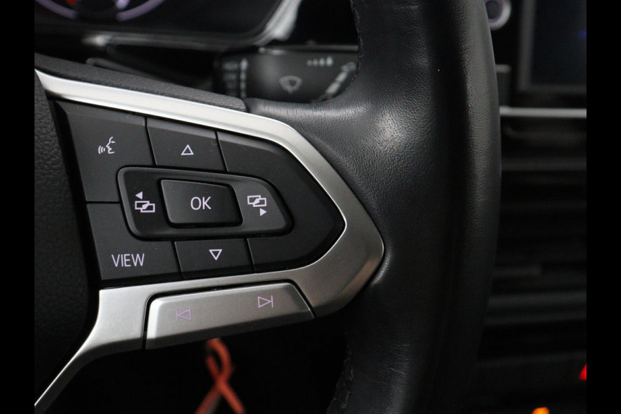 Volkswagen T-Cross 1.0 TSI Life | Adaptive cruise | Side Assist | Sportstoelen | Getint glas | 17'' | Airco | Parkeerhulp | Bluetooth | Regen-/lichtsensor