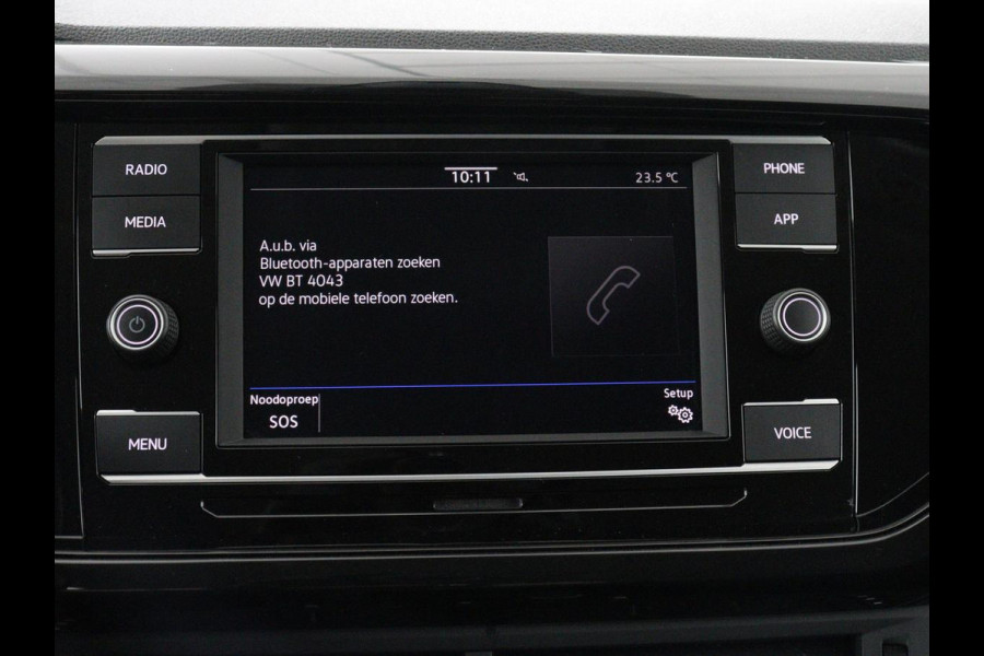 Volkswagen T-Cross 1.0 TSI Life | Adaptive cruise | Side Assist | Sportstoelen | Getint glas | 17'' | Airco | Parkeerhulp | Bluetooth | Regen-/lichtsensor