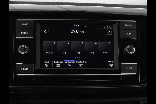 Volkswagen T-Cross 1.0 TSI Life | Adaptive cruise | Side Assist | Sportstoelen | Getint glas | 17'' | Airco | Parkeerhulp | Bluetooth | Regen-/lichtsensor