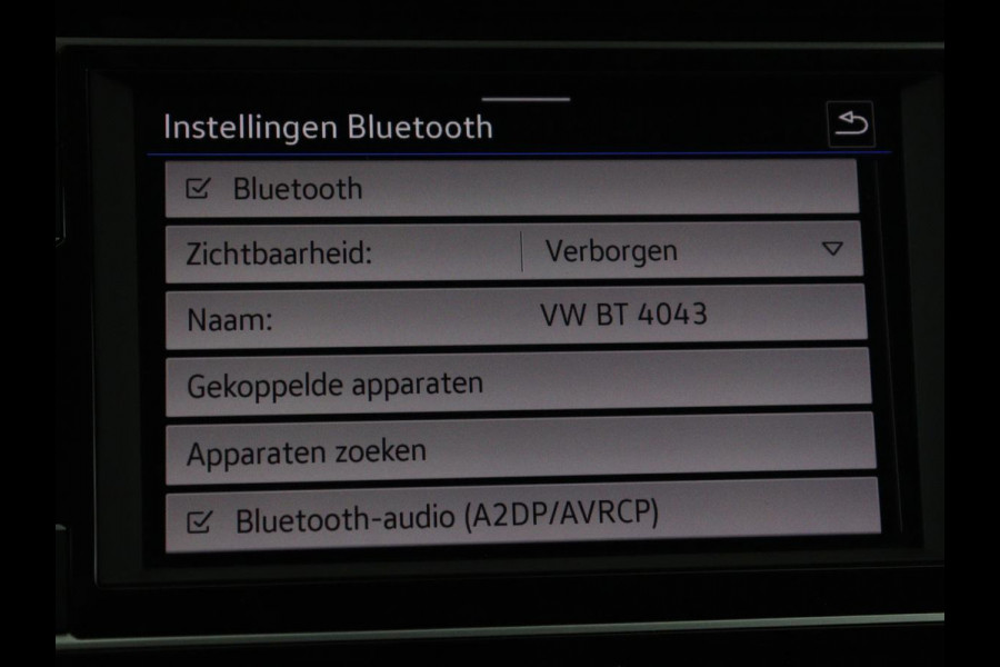 Volkswagen T-Cross 1.0 TSI Life | Adaptive cruise | Side Assist | Sportstoelen | Getint glas | 17'' | Airco | Parkeerhulp | Bluetooth | Regen-/lichtsensor