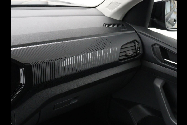 Volkswagen T-Cross 1.0 TSI Life | Adaptive cruise | Side Assist | Sportstoelen | Getint glas | 17'' | Airco | Parkeerhulp | Bluetooth | Regen-/lichtsensor