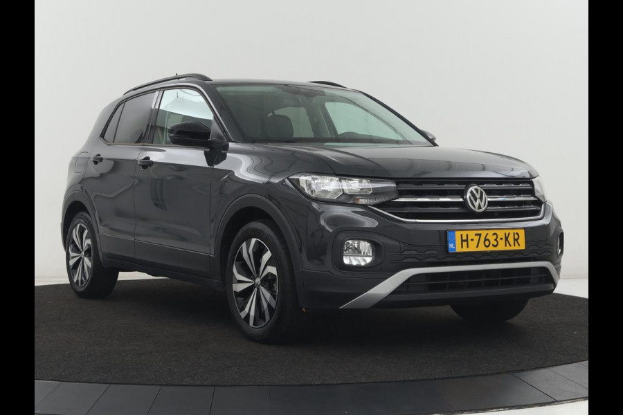 Volkswagen T-Cross 1.0 TSI Life | Adaptive cruise | Side Assist | Sportstoelen | Getint glas | 17'' | Airco | Parkeerhulp | Bluetooth | Regen-/lichtsensor