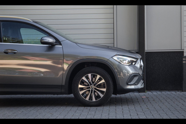 Mercedes-Benz GLA 250 e Business Solution Luxury Limited / SOH 93%