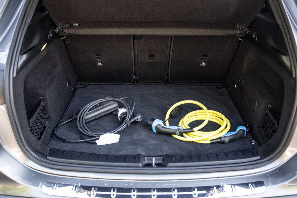 Mercedes-Benz GLA 250 e Business Solution Luxury Limited / SOH 93%