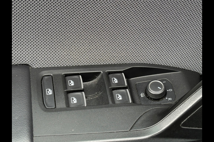 Seat Leon Sportstourer 1.5 TSI Style Launch Edition |TREKHAAK| ACC|CAMERA|