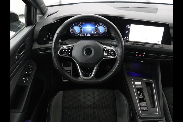 Volkswagen Golf 1.5 eTSI R-Line | Trekhaak | Stoelverwarming | Camera | Sportstoelen | Carplay | Navigatie | Sfeerverlichting | Climate control | Parkeerhulp | Adaptive cruise | File Assistent