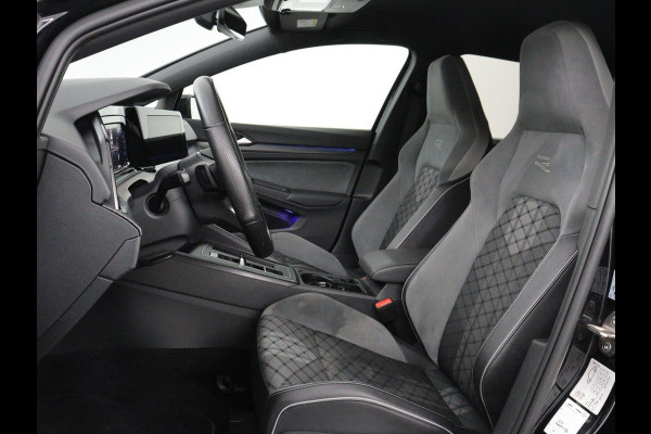 Volkswagen Golf 1.5 eTSI R-Line | Trekhaak | Stoelverwarming | Camera | Sportstoelen | Carplay | Navigatie | Sfeerverlichting | Climate control | Parkeerhulp | Adaptive cruise | File Assistent