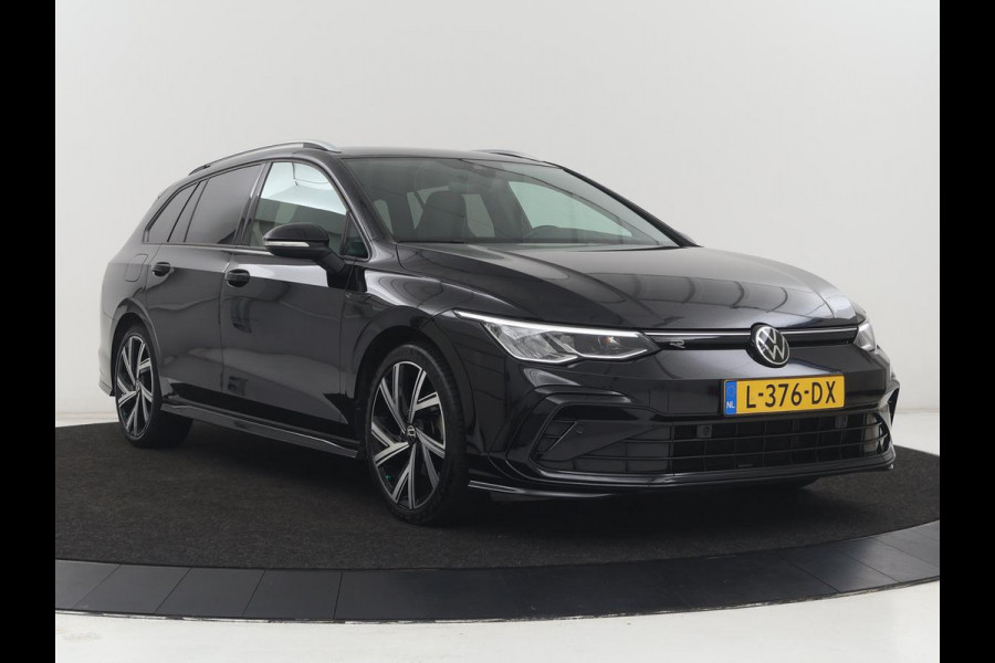 Volkswagen Golf 1.5 eTSI R-Line | Trekhaak | Stoelverwarming | Camera | Sportstoelen | Carplay | Navigatie | Sfeerverlichting | Climate control | Parkeerhulp | Adaptive cruise | File Assistent