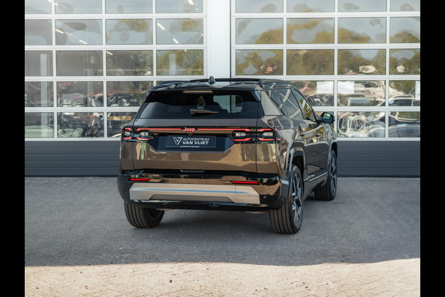 Jeep Compass First Edition 74 kWh | Direct leverbaar | Adapt. Cruise | Camera | Carplay | 20" | Elektr. A-Klep | Navi | Winter Pack | Schuif/Kanteldak | Premium Pack | Conv. Pack | Warmtepomp