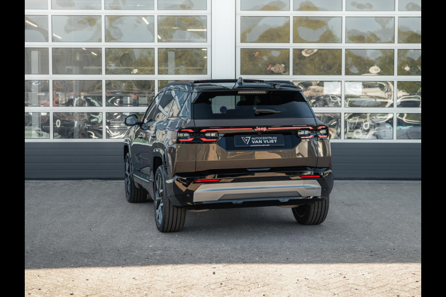 Jeep Compass First Edition 74 kWh | Direct leverbaar | Adapt. Cruise | Camera | Carplay | 20" | Elektr. A-Klep | Navi | Winter Pack | Schuif/Kanteldak | Premium Pack | Conv. Pack | Warmtepomp