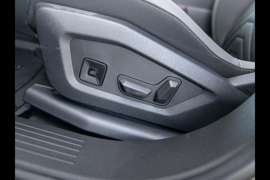 Jeep Compass First Edition 74 kWh | Direct leverbaar | Adapt. Cruise | Camera | Carplay | 20" | Elektr. A-Klep | Navi | Winter Pack | Schuif/Kanteldak | Premium Pack | Conv. Pack | Warmtepomp