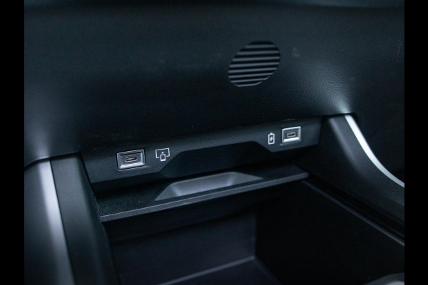 Jeep Compass First Edition 74 kWh | Direct leverbaar | Adapt. Cruise | Camera | Carplay | 20" | Elektr. A-Klep | Navi | Winter Pack | Schuif/Kanteldak | Premium Pack | Conv. Pack | Warmtepomp