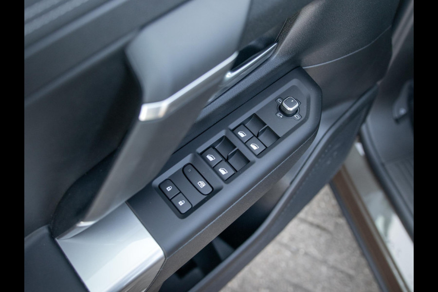 Jeep Compass First Edition 74 kWh | Direct leverbaar | Adapt. Cruise | Camera | Carplay | 20" | Elektr. A-Klep | Navi | Winter Pack | Schuif/Kanteldak | Premium Pack | Conv. Pack | Warmtepomp
