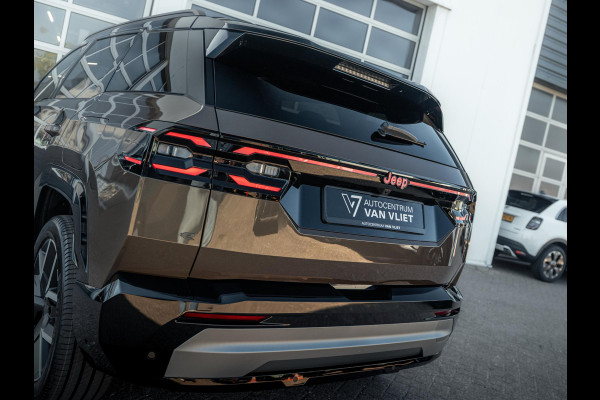 Jeep Compass First Edition 74 kWh | Direct leverbaar | Adapt. Cruise | Camera | Carplay | 20" | Elektr. A-Klep | Navi | Winter Pack | Schuif/Kanteldak | Premium Pack | Conv. Pack | Warmtepomp