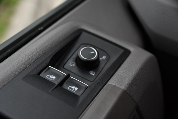 MAN TGE 3.180 35 2.0 L3H3 PB Edition Full Options! Adpatieve Cruise, Camera, Carplay, 177pk, LED, Stuurverwarming, Trekhaak, Multimedia, Voorruit verwarming, Uniek!