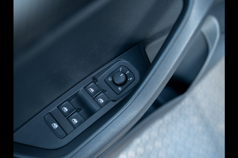 Škoda Karoq 1.5 TSI ACT Sportline Business | Trekhaak wegkl. | Elk. A-klep | Camera | Prijs Rijklaar!!