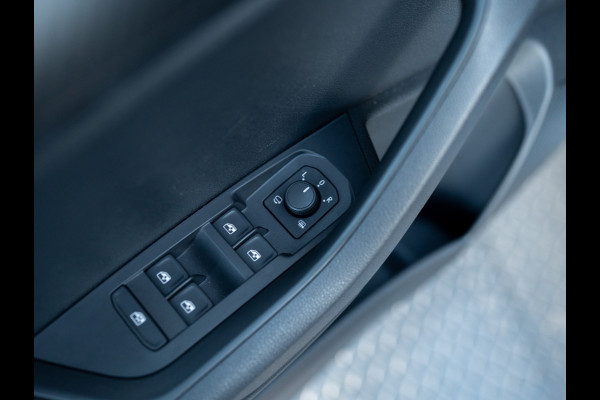 Škoda Karoq 1.5 TSI ACT Sportline Business | Trekhaak wegkl. | Elk. A-klep | Camera | Prijs Rijklaar!!