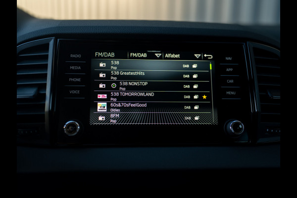 Škoda Karoq 1.5 TSI ACT Sportline Business | Trekhaak wegkl. | Elk. A-klep | Camera | Prijs Rijklaar!!