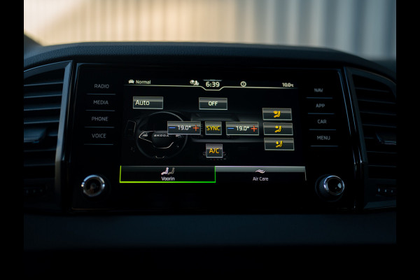 Škoda Karoq 1.5 TSI ACT Sportline Business | Trekhaak wegkl. | Elk. A-klep | Camera | Prijs Rijklaar!!
