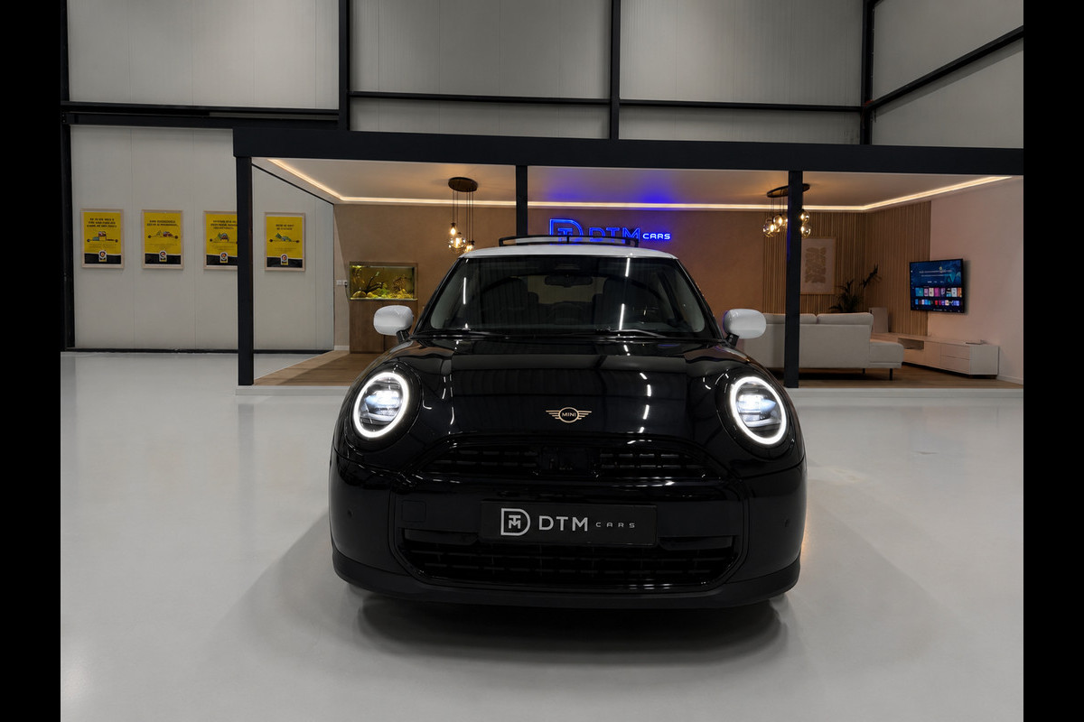 MINI Cooper C 156pk Automaat Black Edition | Panoramadak | Adaptive Cruise | Head-Up Display | Camera