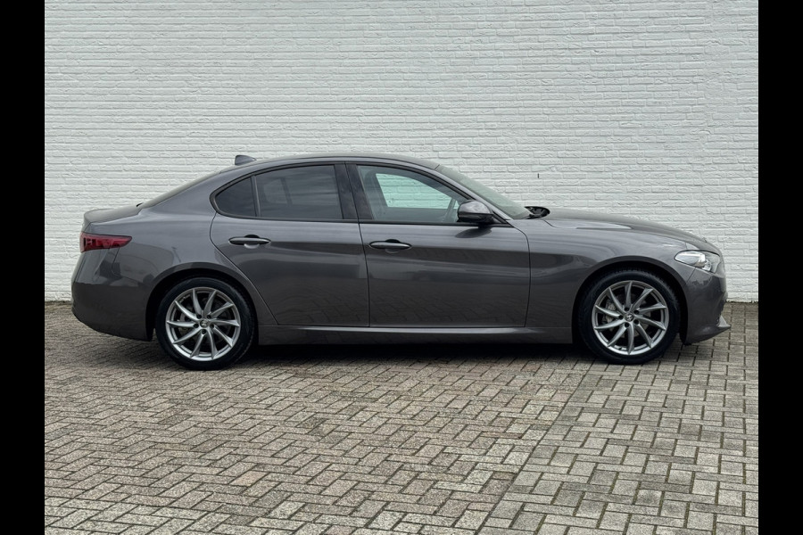 Alfa Romeo Giulia 2.0T Sprint Leder elektrisch+verwarmd Stuurverw Camera Carplay