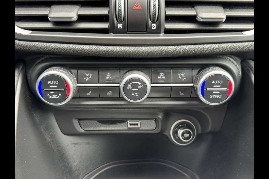 Alfa Romeo Giulia 2.0T Sprint Leder elektrisch+verwarmd Stuurverw Camera Carplay