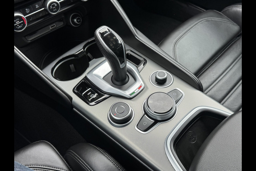 Alfa Romeo Giulia 2.0T Sprint Leder elektrisch+verwarmd Stuurverw Camera Carplay