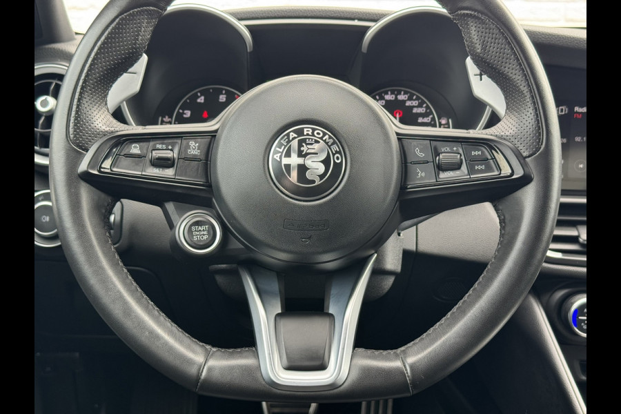 Alfa Romeo Giulia 2.0T Sprint Leder elektrisch+verwarmd Stuurverw Camera Carplay