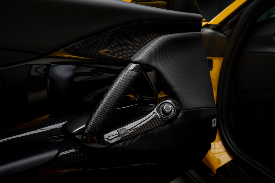 Ferrari 812 GTS 6.5 V12 HELE Full-carbon Lift 360° Full-PPF JBL Passenger display Painted Ferrari Shields Daytona Racing seats