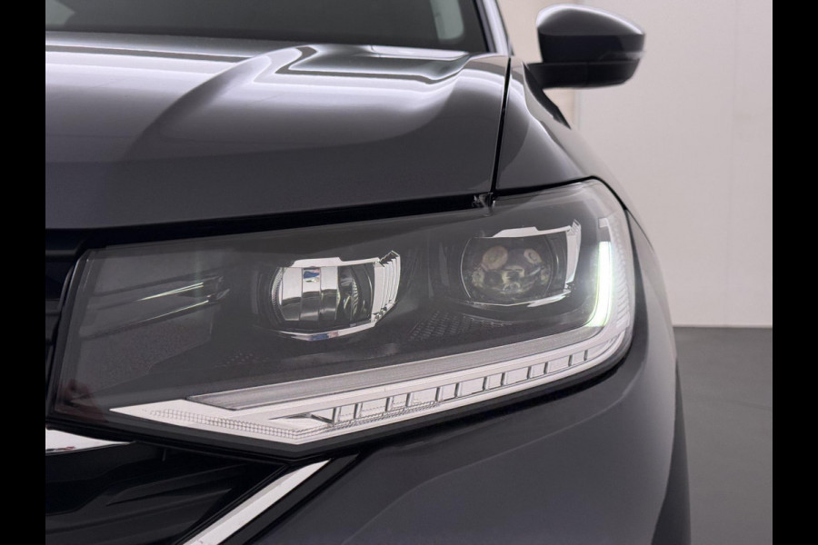 Volkswagen T-Cross 1.0 TSI R-Line AUTOMAAT | CAMERA | FULL LED | KEYLESS START & GO | ADAPTIEVE CRUISE CONTROL | DIGITAL DASHBOARD | DODEHOEKDETECTIE | DIRECT LEVERBAAR MET 12 MND BOVAG GARANTIE |