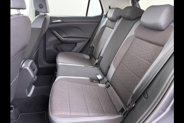 Volkswagen T-Cross 1.0 TSI R-Line AUTOMAAT | CAMERA | FULL LED | KEYLESS START & GO | ADAPTIEVE CRUISE CONTROL | DIGITAL DASHBOARD | DODEHOEKDETECTIE | DIRECT LEVERBAAR MET 12 MND BOVAG GARANTIE |