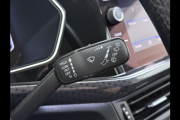Volkswagen T-Cross 1.0 TSI R-Line AUTOMAAT | CAMERA | FULL LED | KEYLESS START & GO | ADAPTIEVE CRUISE CONTROL | DIGITAL DASHBOARD | DODEHOEKDETECTIE | DIRECT LEVERBAAR MET 12 MND BOVAG GARANTIE |