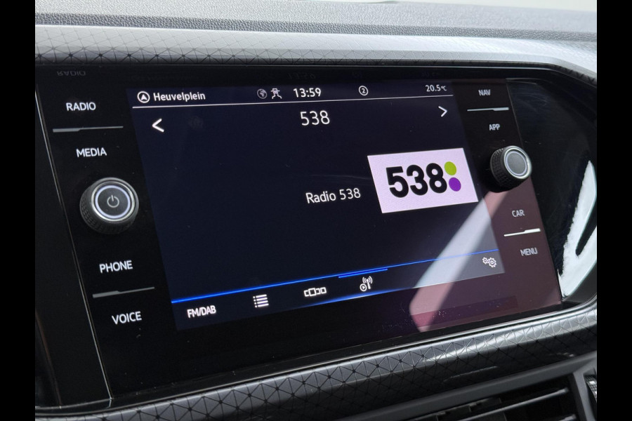 Volkswagen T-Cross 1.0 TSI R-Line AUTOMAAT | CAMERA | FULL LED | KEYLESS START & GO | ADAPTIEVE CRUISE CONTROL | DIGITAL DASHBOARD | DODEHOEKDETECTIE | DIRECT LEVERBAAR MET 12 MND BOVAG GARANTIE |