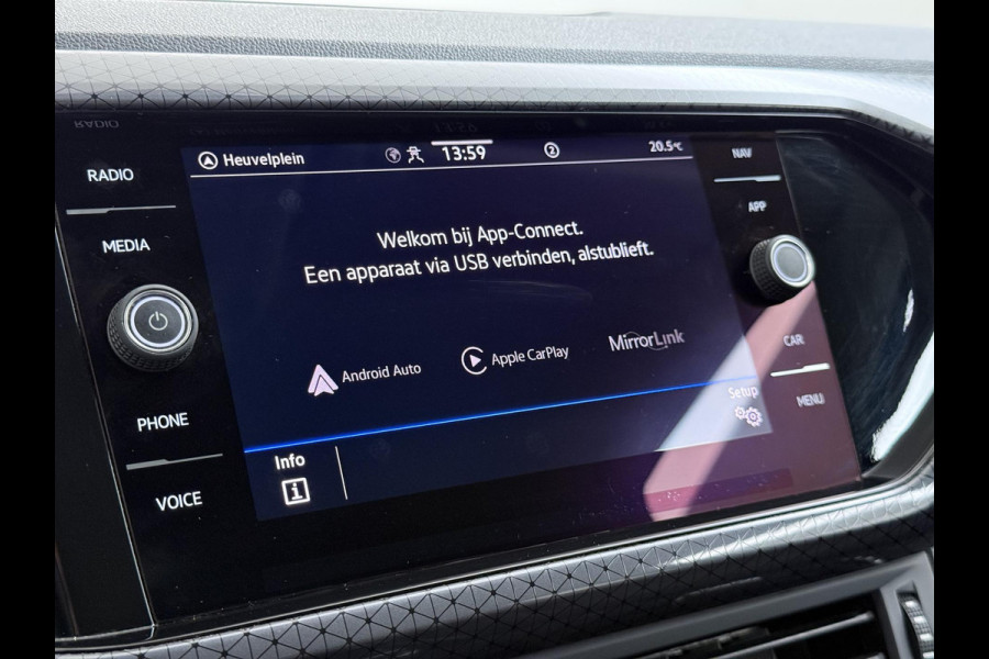 Volkswagen T-Cross 1.0 TSI R-Line AUTOMAAT | CAMERA | FULL LED | KEYLESS START & GO | ADAPTIEVE CRUISE CONTROL | DIGITAL DASHBOARD | DODEHOEKDETECTIE | DIRECT LEVERBAAR MET 12 MND BOVAG GARANTIE |