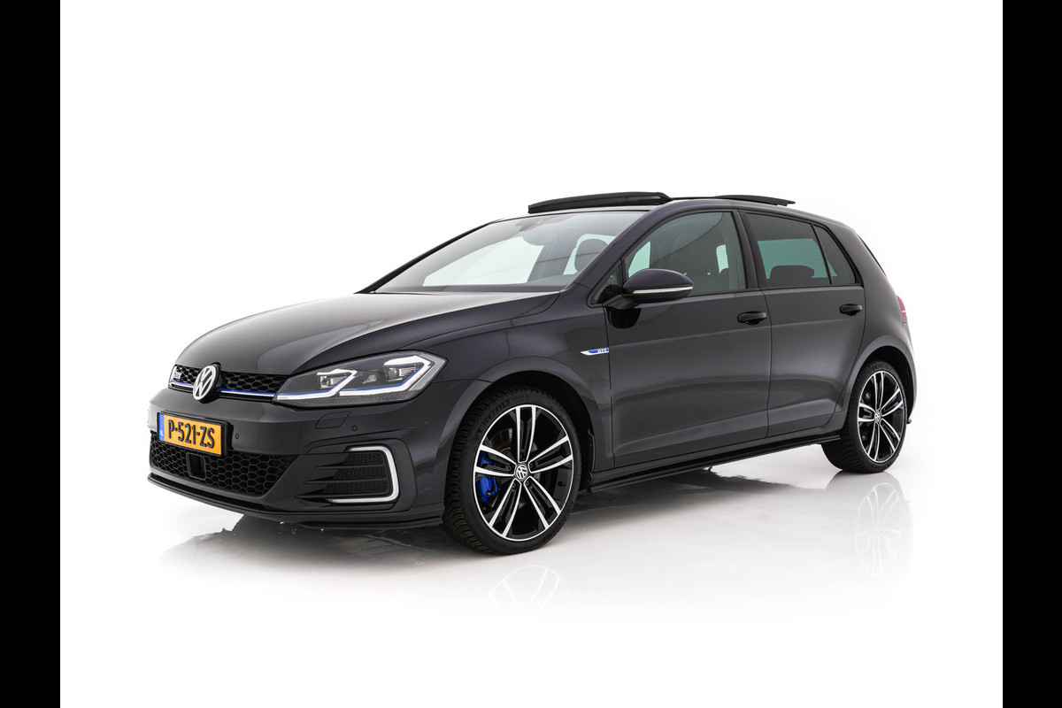 Volkswagen Golf 1.4 TSI PHEV GTE (Plug-in) (INCL-BTW) Aut. *PANO | ADAPTIVE-CRUISE | FULL-LED | DIGI-COCKPIT | BLINDSPOT | HEATED-SPORTSEATS | KEYLESS | NAVI-FULLMAP | AMBIENTLIGHT | SHIFTPADDLES | PRIVACY-GLASS | ECC | PDC | 18''ALU*