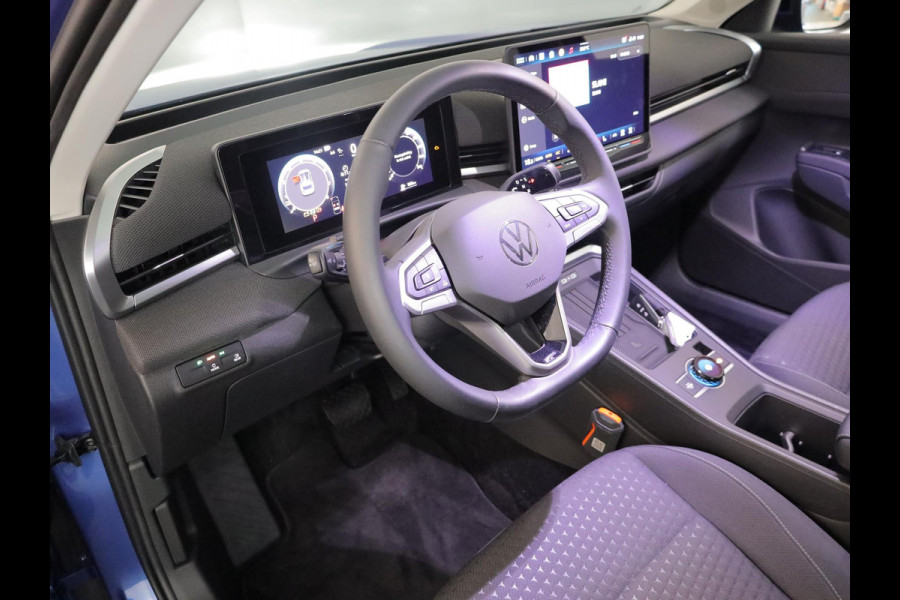Volkswagen T-Roc Life First Edition 1.5 eTSI 85 kW / 116 PK SUV 7 v DSG | Camera| 18'LM-velgen| verwarmd stuur en stoelen