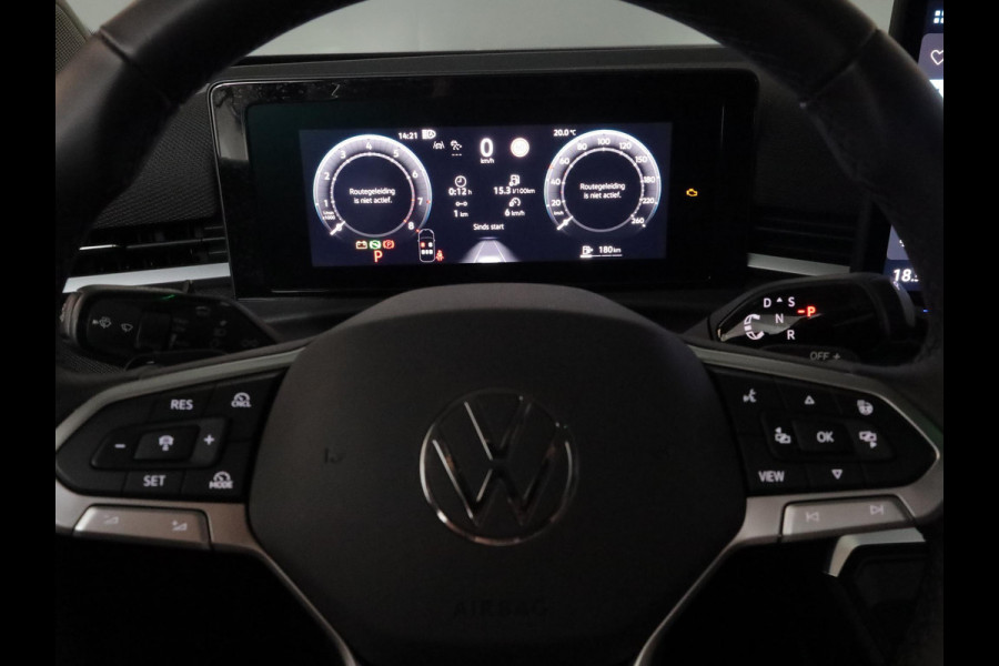 Volkswagen T-Roc Life First Edition 1.5 eTSI 85 kW / 116 PK SUV 7 v DSG | Camera| 18'LM-velgen| verwarmd stuur en stoelen