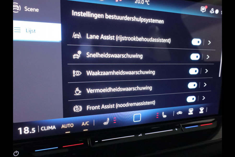 Volkswagen T-Roc Life First Edition 1.5 eTSI 85 kW / 116 PK SUV 7 v DSG | Camera| 18'LM-velgen| verwarmd stuur en stoelen