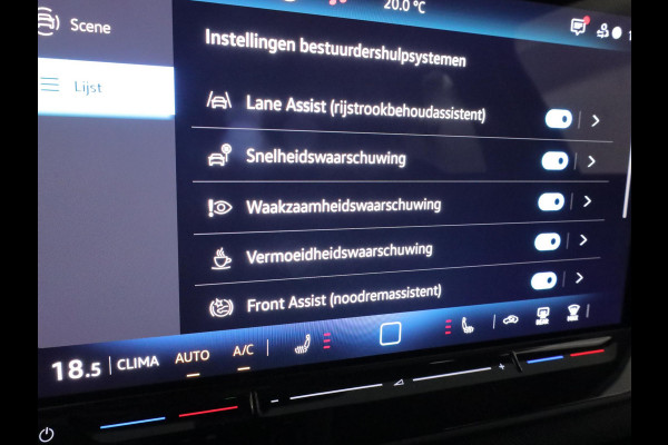 Volkswagen T-Roc Life First Edition 1.5 eTSI 85 kW / 116 PK SUV 7 v DSG | Camera| 18'LM-velgen| verwarmd stuur en stoelen