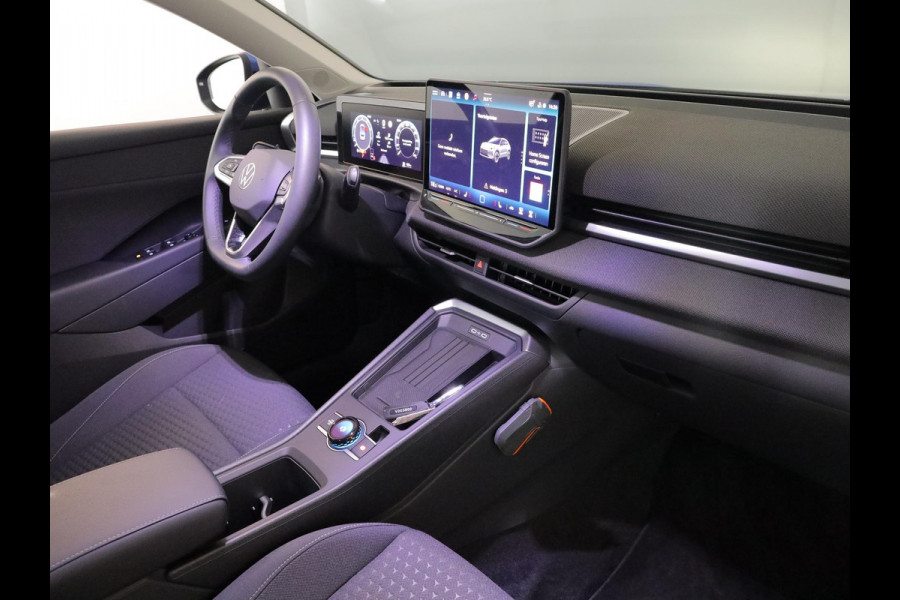Volkswagen T-Roc Life First Edition 1.5 eTSI 85 kW / 116 PK SUV 7 v DSG | Camera| 18'LM-velgen| verwarmd stuur en stoelen