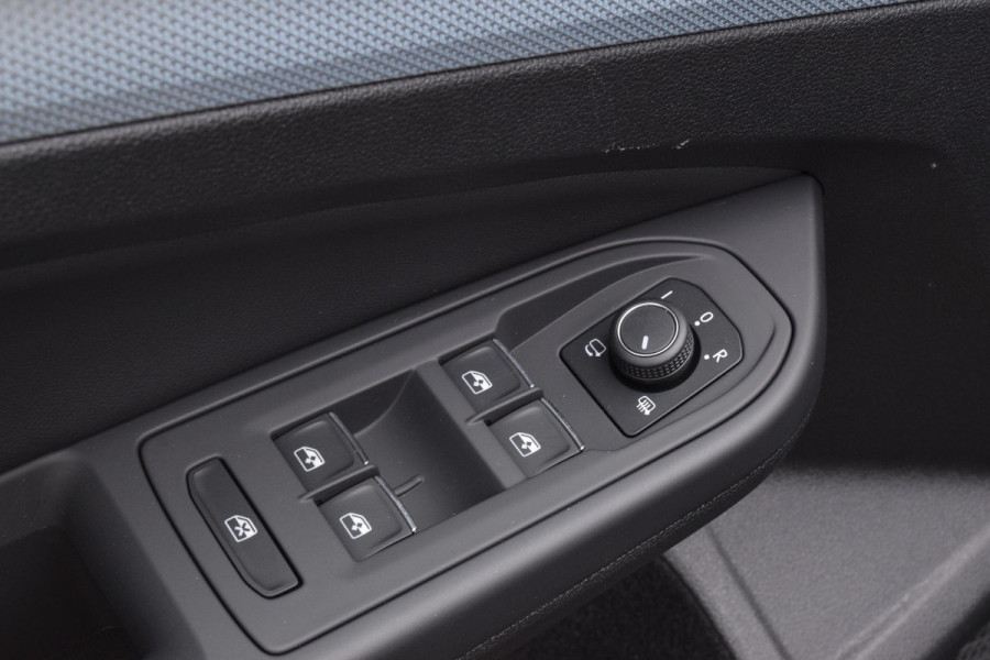 Volkswagen Golf 1.5 eTSI Goal|ACC|Sfeer|Carplay|Stuur+stoelvw.