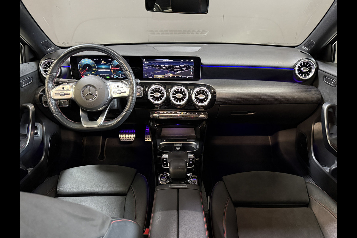 Mercedes-Benz A-Klasse 250 e Premium AMG | Panoramadak | Sfeerverlichting | Camera