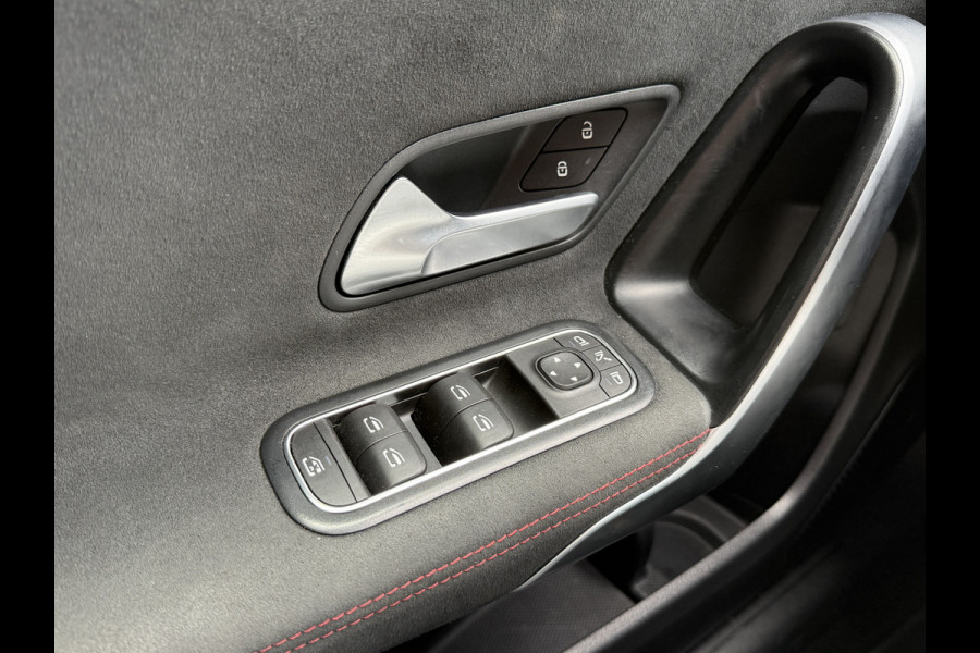 Mercedes-Benz A-Klasse 250 e Premium AMG | Panoramadak | Sfeerverlichting | Camera