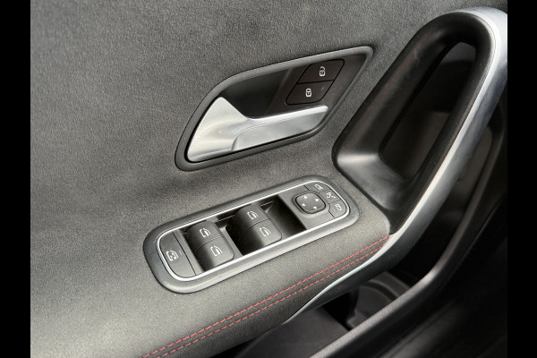 Mercedes-Benz A-Klasse 250 e Premium AMG | Panoramadak | Sfeerverlichting | Camera
