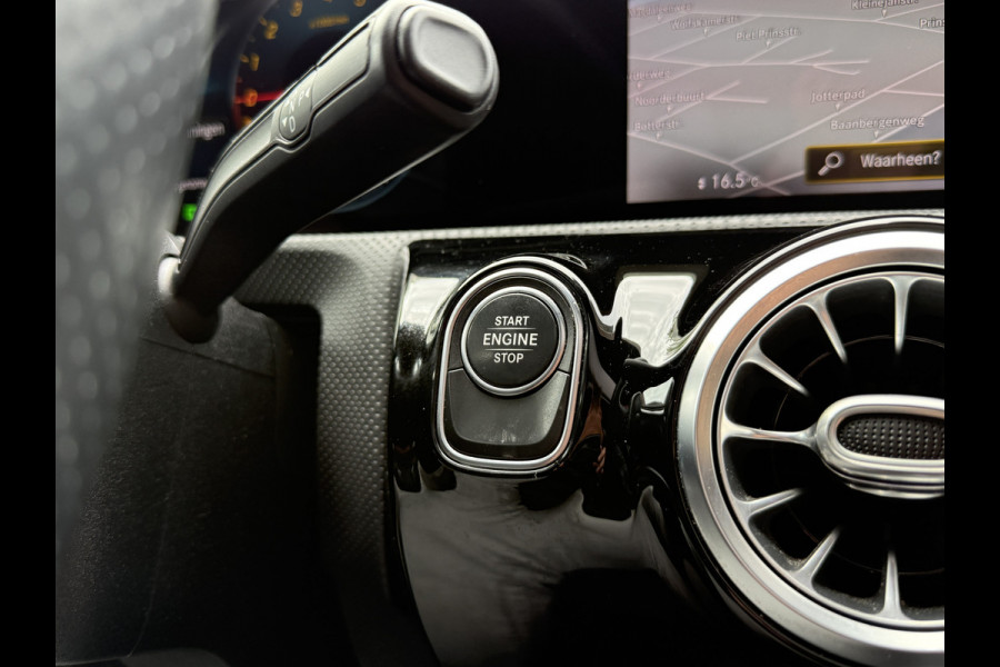 Mercedes-Benz A-Klasse 250 e Premium AMG | Panoramadak | Sfeerverlichting | Camera