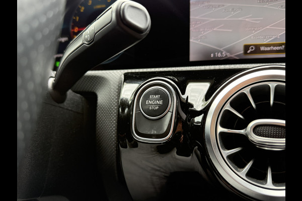 Mercedes-Benz A-Klasse 250 e Premium AMG | Panoramadak | Sfeerverlichting | Camera