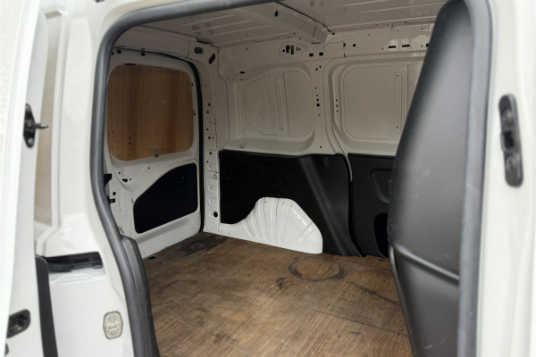 Citroën Berlingo 1.2 PureTech | BPM VRIJ | 3-zits | Camera | PDC V & A | NAVI | Nieuwe D-riem