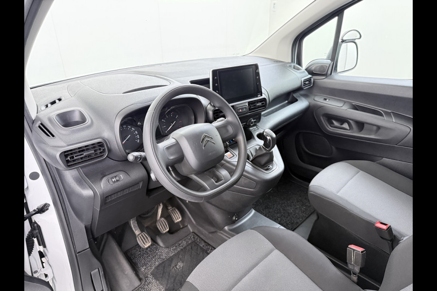 Citroën Berlingo 1.5 HDI Navi* Laadruimte-Airco Trekhaak Apple Carplay Android Auto Cruise Control Pdc Club Dakdragers Schuifdeur Betonplex Vloer Wandbetimmering 1.230KG Trekgewicht Euro 6