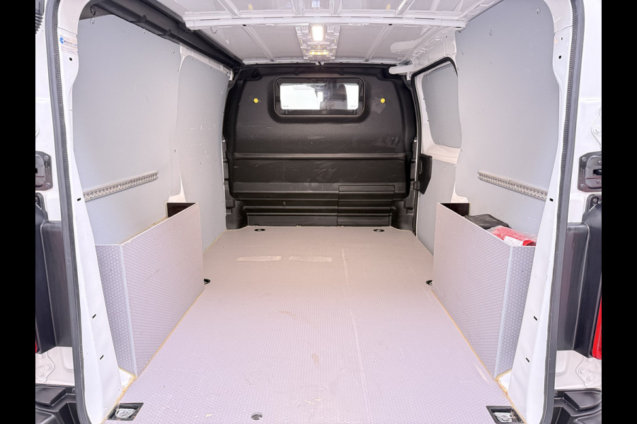 Opel Vivaro 2.0CDTI 145pk L2H1 3-Pers. Trekhaak Euro 6 Navi Apple Carplay Android Auto Airco Cruise Control Pdc Edition Regen-Lichtsensor Betonplex Vloer Wandbetimmering Schuifdeur 2.500KG Trekgewicht Origineel Nederlandse Bus